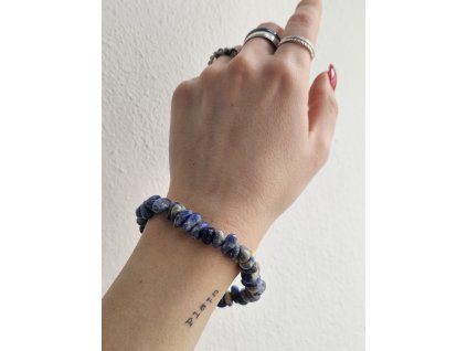 Náramok sodalit sekaný