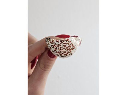 Keramická brošňa Sliepka