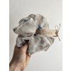 Scrunchie biela kvetinová