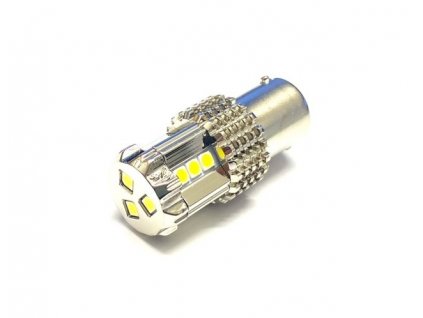 žiarovka LED 12V 21W BA15s čirá  zákaz používania na ver. komunikáciách (nie je určená pre vonkajšie osvetlenie vozidiel  náhrada žiarovky P21W  čipy 15ks 3w vysoký světelný tok 1000lm (žiarovka P21W má svetelný tok 460 lm)  odber prúdu pri 13,8V: 0,6A (8,3W) rozmer je menší ako klasická žiarovka 46x20mm farba svetla 5500K  LED nezávislá na polarite Riadiaca jednotka nehlási závady na žiarovke u vozidla . Táto funkcia nemusí byť dostupná vo všetkých vozidlách. Zákaz používať na verejných komunikáciách.
