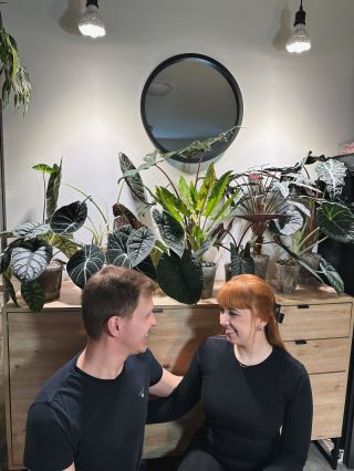 My a naše džungle v zádech 🤗🪴🪴 #plant #alocasia #alocasiacollector #houseplant #us