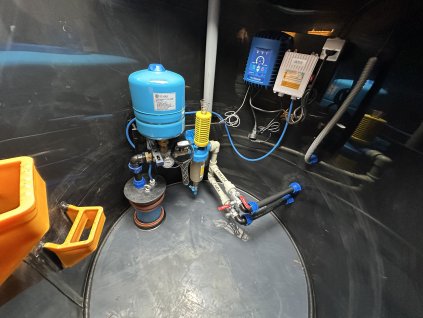 Kompletne zapojená šachta na studňu s frekvenčným meničom IMMP 1,1KW s filtrom HYDRA a príslušenstvom, vrt: 200