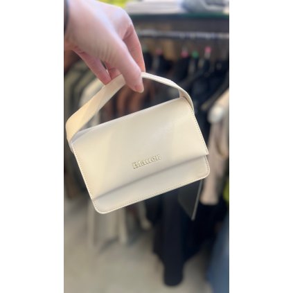 840A1F85 76E1 4892 B95B 1D8D1E525A79