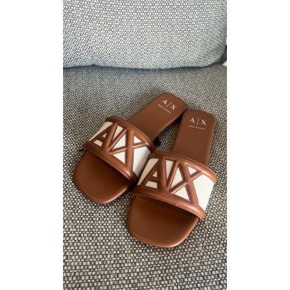 990DD2BC 75B6 4AFB A2CE 5ADB2C151584