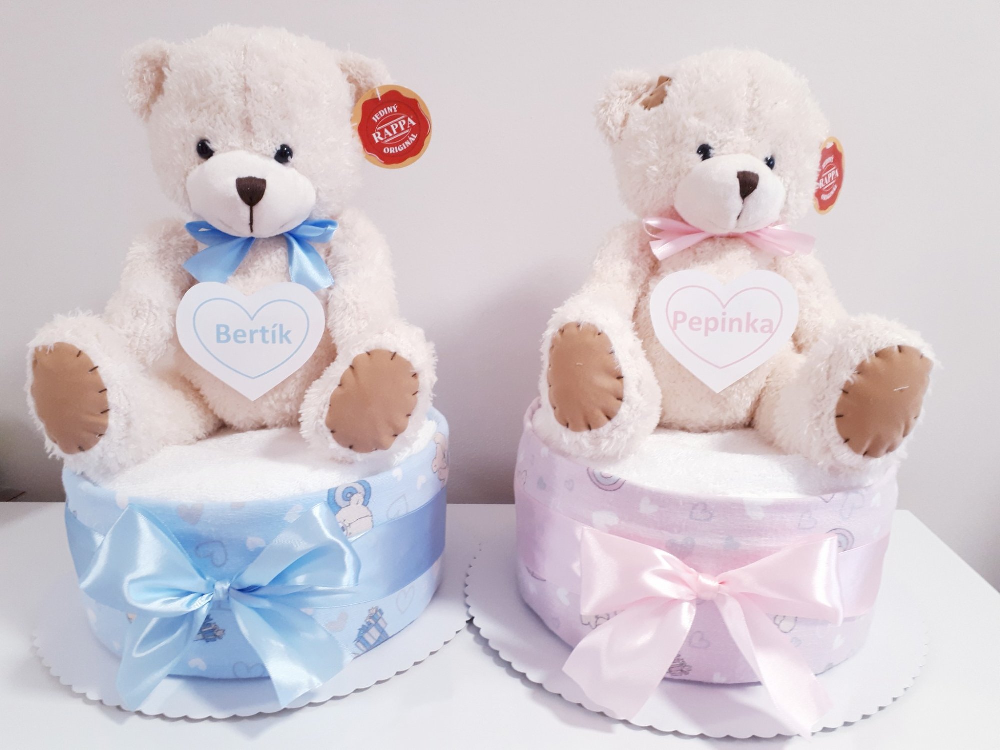 Baby shower dárky: Proč plenkový kočárek a motorka z plen vedou?