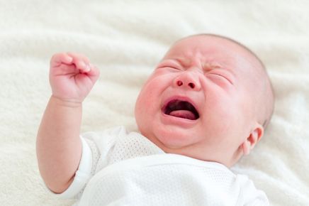 Jak se vypořádat s pláčem dítěte?