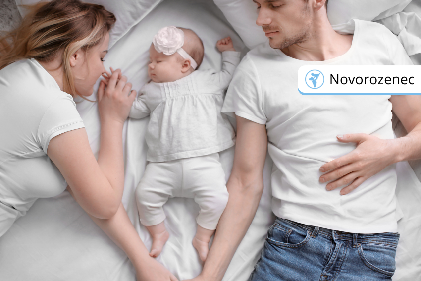 Měla bych spát s novorozencem?