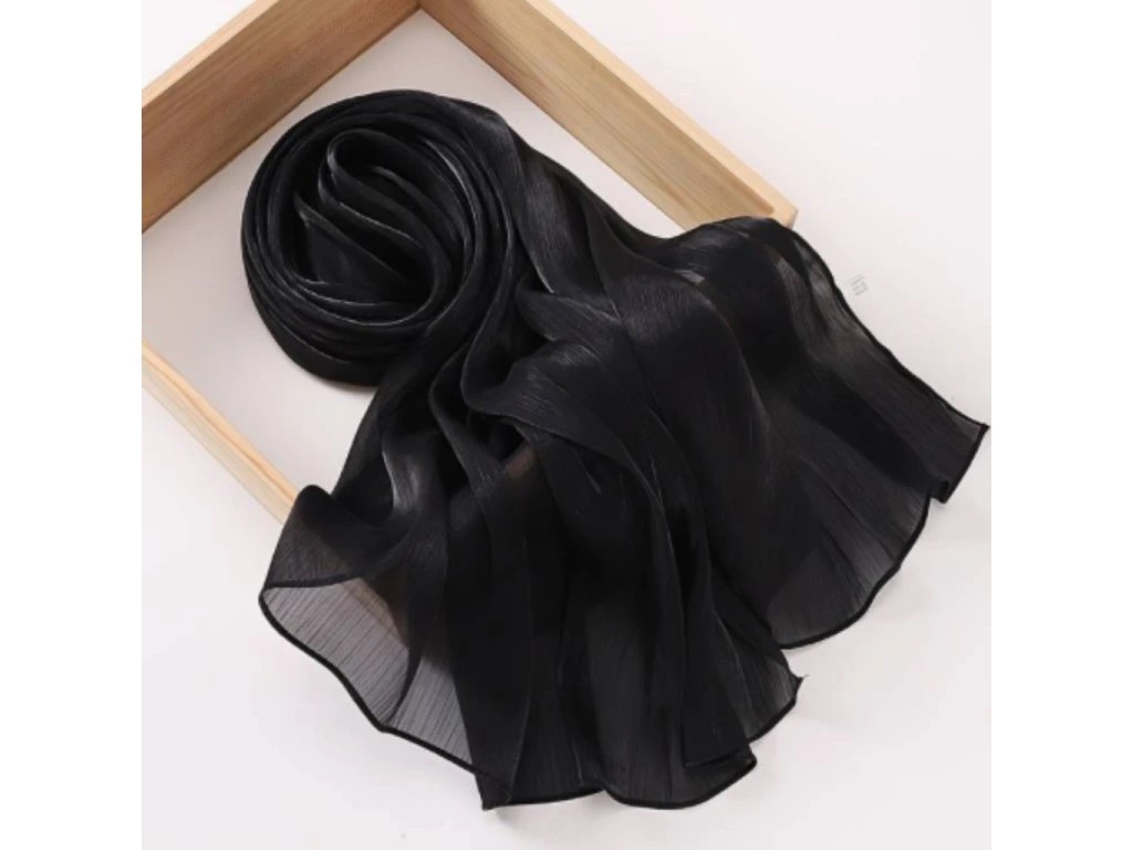 Společenské šály a přehozy - módní doplněk k vaším plesovým šatům