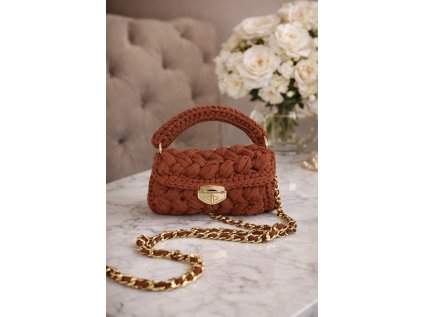 hnědá ručně háčkovaná kabelka