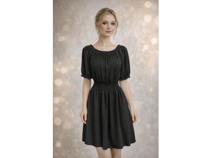 krátké černé společenské šaty s rukávky na ženě