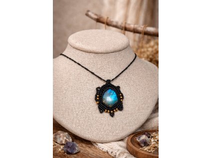 boho černý delší macrame náhrdelník s přívěškem z kamene Liora