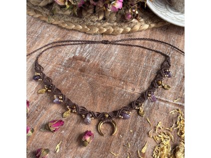 hnědý micro macrame náhrdelník s půlměsícem Luna s ametystem