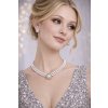 elegantní perličková společenská souprava Grotie - náhrdelník a náušnice na postavě