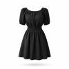 krátké černé společenské šaty s rukávky