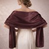 saténový šál přes ramena přehoz přes společenské šaty výběr barev hnědá