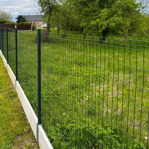 Zvárané pletivo Pilonet Antracit, výška 150 cm, s podhrabovými doskami