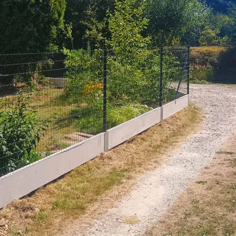 Zvárané pletivo v antracite, výška 120 cm, s podhrabovými doskami