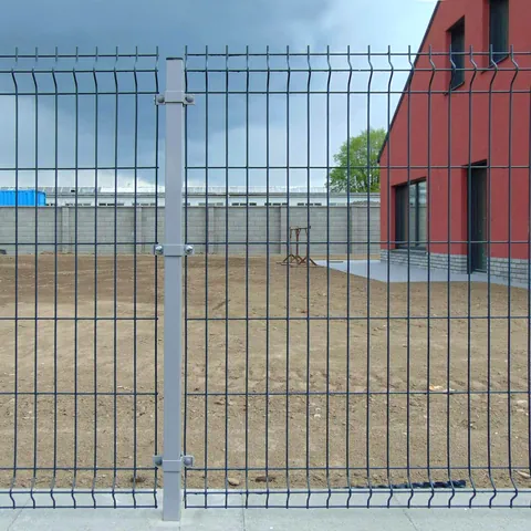 Uchytenie plotového panela 3D k stĺpiku.