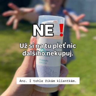 Když začne pleť zlobit, většina z nás má první potřebu něco dalšího přidat. Nové sérum. Něco na pupínky. Kyselinky....