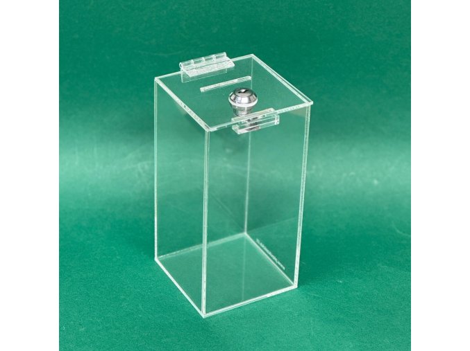 Plexi kasička, pokladnička o rozměru 100x100x200 mm se zámkem, plexi čiré je vhodná pro Veřejné sbírky, charity, obce apod.