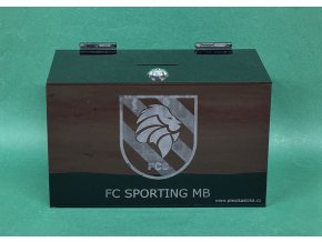 Plexi kasička, pokladnička o rozměru 250x150x150 mm + gravír z černého plexi a zámkem je vhodná pro Veřejné sbírky, charity, obce...