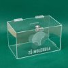 Plexi kasička, pokladnička o rozměru 250x150x150 mm + gravír se zámkem je vhodná pro Veřejné sbírky, charity, obce...