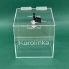 Plexi kasička, pokladnička s gravírem o rozměru 150x150x150mm + gravír a zámkem je vhodná pro Veřejné sbírky, charity, obce...