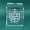 Plexi kasička, pokladnička s gravírem o rozměru 150x150x150mm + gravír a zámkem je vhodná pro Veřejné sbírky, charity, obce...