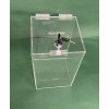 Plexi kasička, pokladnička o rozměru 150x150x250 mm a zámkem je vhodná pro Veřejné sbírky, charity, obce...
