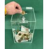 Plexi kasička, pokladnička o rozměru 150x150x250 mm a zámkem je vhodná pro Veřejné sbírky, charity, obce...