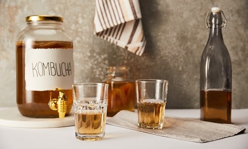 Kombucha, co to je a proč ji pít pravidelně