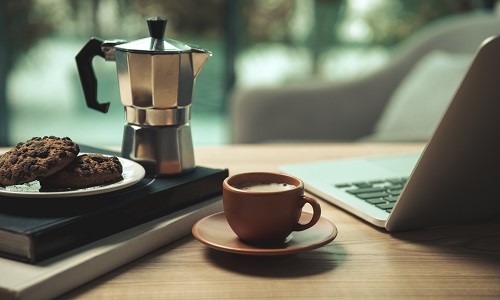 Příprava kávy v moka konvičce krok za krokem