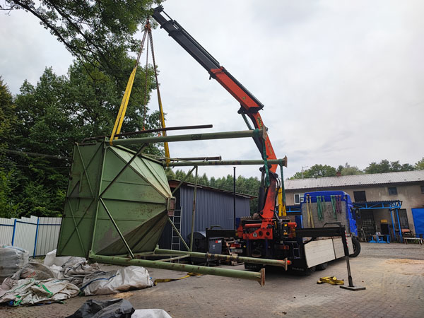 manipulace-nakladu-s-hydraulickou-rukou-profesionalni-prace