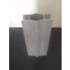 PVC DRŽIAK PODHRABOVEJ DOSKY 25 cm - SIVÝ PRE STĹPIKY 48 mm