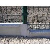PVC DRŽIAK PODHRABOVEJ DOSKY 20 cm - SIVÝ, PRE STĹPIKY 38 mm - ŠÍRKA DOSKY 4 cm