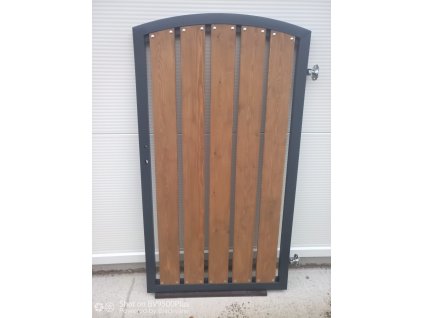 Vchodová branka oblouková, s dřevěnou výplní, svisle do rámu