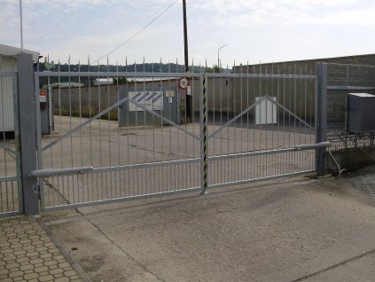 Dvoukřídlá brána kovaná var. 5. 2