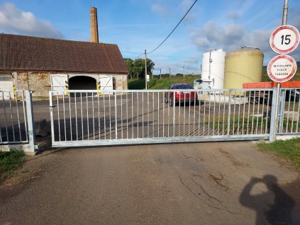 Samonosná brána, plot,  výplň ocelová tyčovina