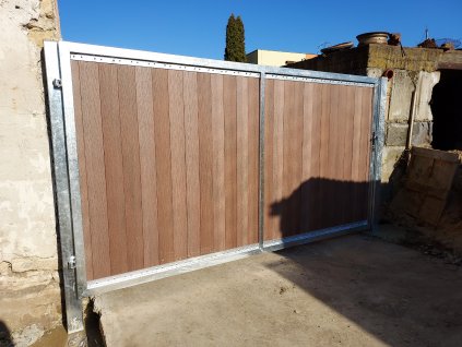 Jednokřídlá brána, výplň WPC dřevoplast