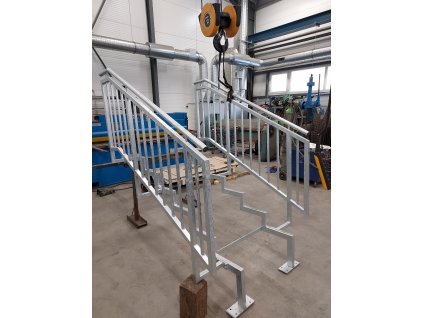 Zábradlí schodiště u RD, příprava na betonové desky