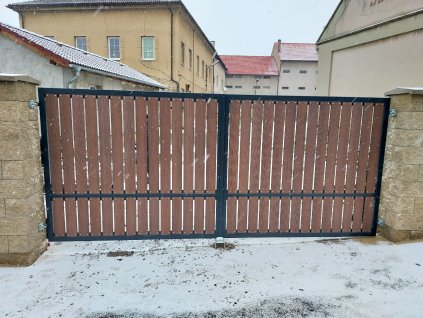 Dvoukřídlá brána, branka, plot, výplň WPC dřevoplast