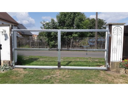 Dvoukřídlá brána, příprava na masivní dřevěnou výplň