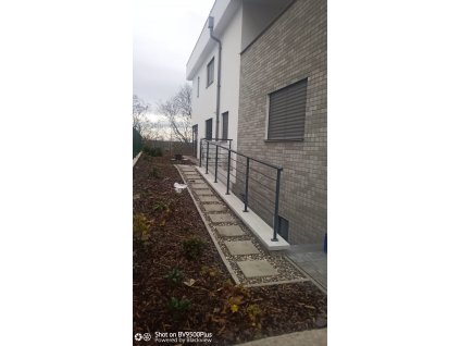 Zábradlí vstupu do sklepních prostor RD