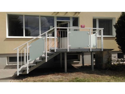 Zábradlí vstupního schodiště BD, kombinace ocel-sklo