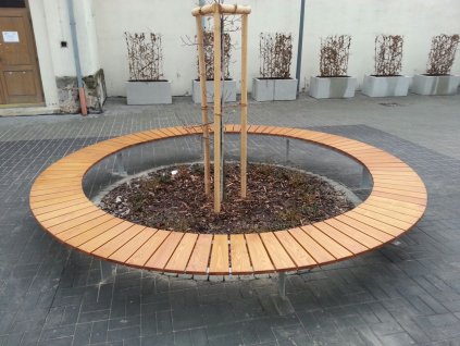 Zakázková kovovýroba městského mobiliáře