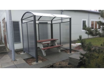 Kryté stání, kuřárna pro zaměstnance firmy