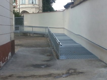 Konstrukce a zábradlí bezbariérového vstupu