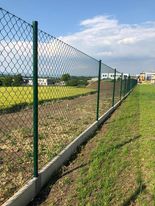 Jak postavit plot ze čtyřhranného pletiva