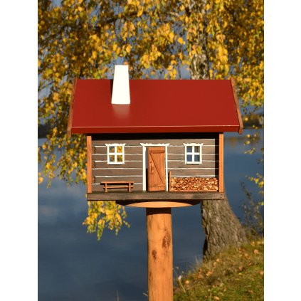 ptaci krmitko roubenka terasa bez svetla tmava 4