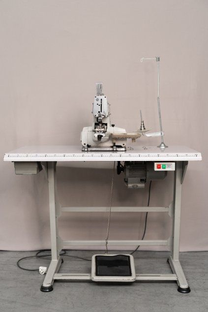 TK-372 Stroj na našívanie gombíkov